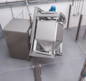 IBC blender for pharmaceutical manufacturing