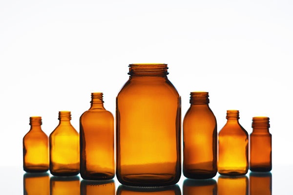 Pharmaceutical equipment choices and different sized medicine bottles Pharmaceutical equipment choices and different sized medicine bottles
